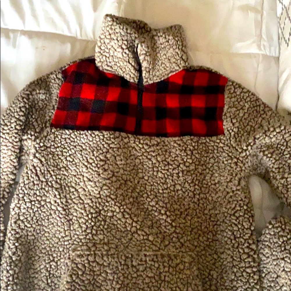 Cozy pullover with Buffalo print